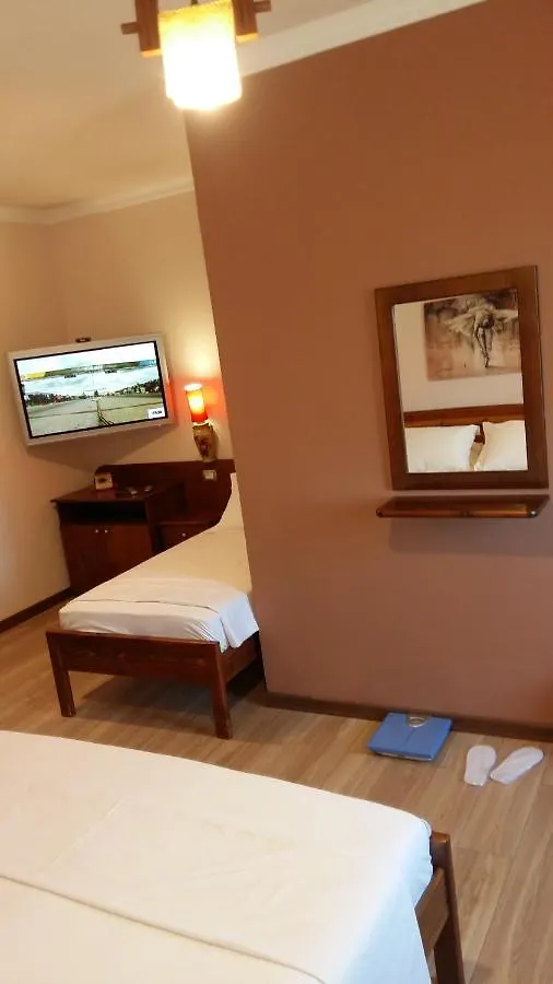 ***  Drini Hotel Rrashbull Albanie