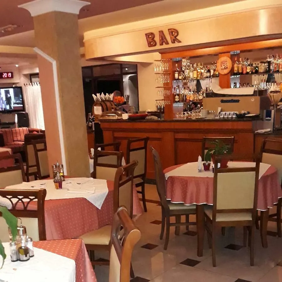 ***  Drini Hotel Rrashbull Albanie